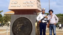 Xung quanh hai vụ đạo thơ “Tổ quốc nhìn từ biển”