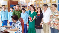 Nâng đỡ những bước chân trượt ngã