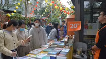Phố sách Hà Nội rộn ràng trong dịp Tết