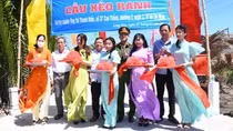 Công an Trà Vinh thăm, tặng quà Tết Công an xã đảo và bàn giao cầu giao thông nông thôn