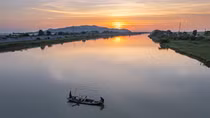 Đôi bờ sông thương