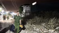 Một người đàn ông bị đâm tử vong bên hông nhà dân