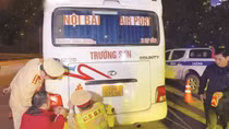 Giúp dân trên những cung đường “nóng”