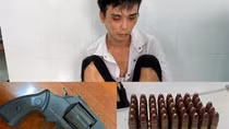 Kiểm tra phòng trọ, phát hiện nhóm đối tượng tàng trữ vũ khí, sử dụng ma túy