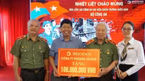 Công ty Phượng Hoàng hỗ trợ đồng bào vùng lũ và cán bộ Công an hưu trí