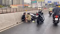Nhiều sự cố do mưa, dông lốc tại TP Hồ Chí Minh