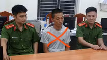 Đâm chết hàng xóm vì nghi ngờ có quan hệ bất chính với vợ mình