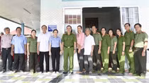 Công an tỉnh Cà Mau bàn giao nhà tình nghĩa cho gia đình chính sách trước thềm xuân mới