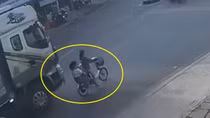 Bà ngoại bị thương, bé gái tử vong trên đường đến trường