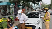 Chủ xe ô tô Hải Phòng nháo nhác tìm chỗ đỗ trước “lệnh cấm”