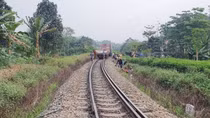 Nỗi lo đường ngang tự mở tiềm ẩn tai nạn trên tuyến đường sắt Bắc - Nam