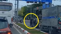 Xin đường không được, dùng tuýp sắt "nói chuyện"
