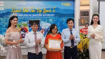Trao giải và triển lãm ảnh"Khoảnh khắc tươi đẹp quanh ta"