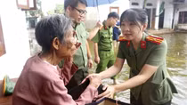 Kịp thời hỗ trợ bà con bị ảnh hưởng bởi ngập úng tại Chương Mỹ
