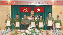 Trao giải cuộc thi viết tìm hiểu 50 năm truyền thống Cảnh sát Cơ động