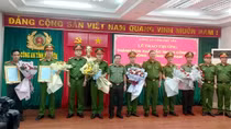 Khen thưởng một số đơn vị Công an khám phá vụ mua bán dầu nhớt giả ở Phú Yên