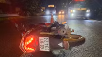 Tự va xe vào dải phân cách, người phụ nữ tử vong trên QL1