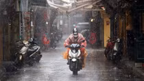 Cảnh báo mưa rất to ở Bắc Bộ, miền Trung trời nắng nóng
