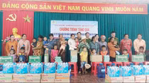 Trao 1.000 phần quà tặng người dân vùng ven biển Vĩnh Châu