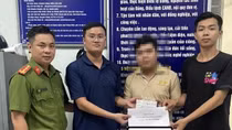 Hai thanh niên nhặt 200 triệu đồng nhờ Công an trả người đánh rơi