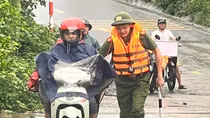 Hỗ trợ nhân dân khắc phục thiệt hại do mưa bão gây ra