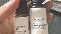 Uống nhầm vitamin D của người lớn, bé 6 tháng tuổi bị ngộ độc nặng