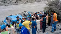 Xe rước dâu lao xuống vực ở Pakistan, hầu hết hành khách thiệt mạng
