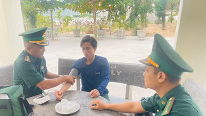  Kịp cứu 4 ngư dân trên tàu cá bị chìm ven biển Đắk Lắk