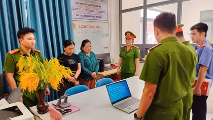 Hai tình nguyện viên “rút ruột” công quỹ Hội Cựu Thanh niên xung phong 