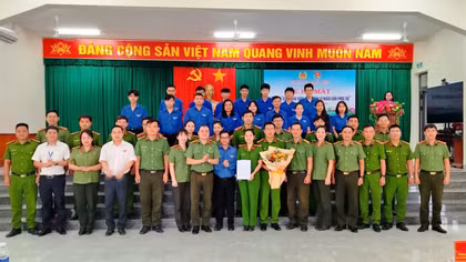 Công an phường Phú Yên ra mắt “Đội Thanh niên xung kích vì nhân dân phục vụ” 