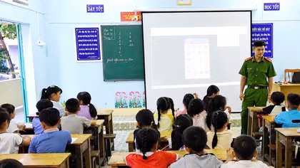 Gần dân hơn từ những lớp học 0 đồng