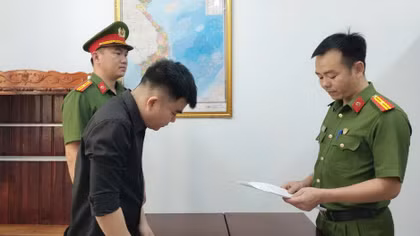 Chiếm đoạt gần 700 triệu đồng, một phó trưởng cửa hàng bị khởi tố