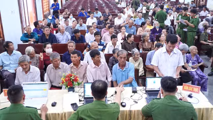 Công an Khánh Hòa lấy mẫu sinh phẩm thân nhân liệt sĩ tại 5 xã phía Bắc