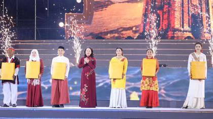  Sôi động âm thanh lung linh sắc màu văn hóa Chăm 