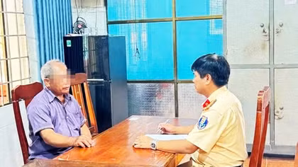  Xác minh xe tải vượt rào chắn đường sắt, lòi thêm vi phạm khác