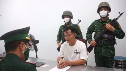 Phá đường dây tổ chức đưa người xuất, nhập cảnh trái phép