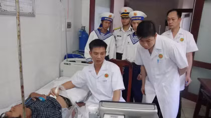  Bệnh xá đảo Trường Sa cấp cứu ngư dân bị tắc mật