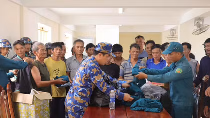 Tiếp tục tìm kiếm 3 ngư dân mất tích ở Trường Sa