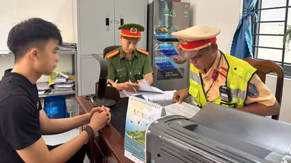 Xử lý vụ nam thiếu niên chạy xe máy 'diễn xiếc' trên đường phố Đắk Lắk