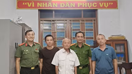 Công an phường ở Đắk Lắk hỗ trợ tìm thân nhân ông cụ đi lạc hơn 80km