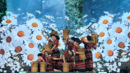 “Carnival - Diễu hành xe hoa” lung linh sắc màu cùng những vũ điệu, âm thanh 