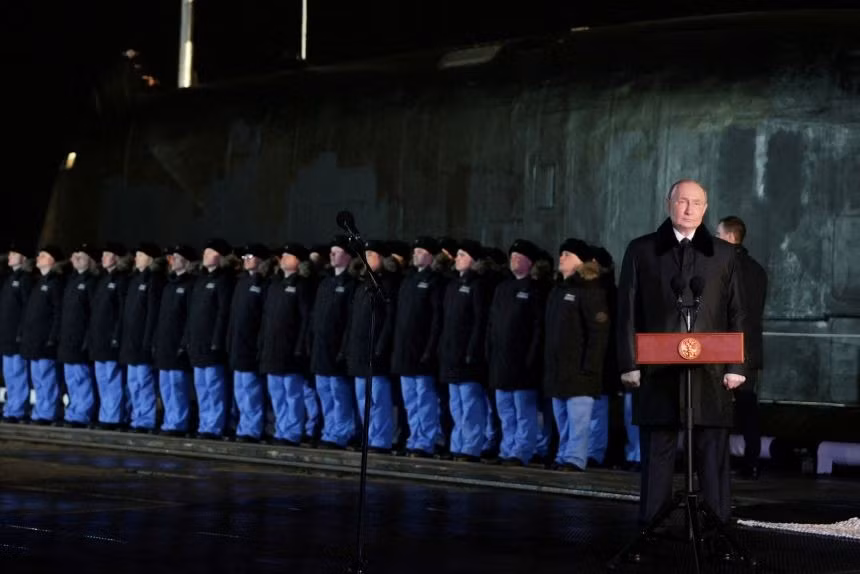 Tổng thống Nga Vladimir Putin dự lễ hạ thủy tàu ngầm hạt nhân tại Murmansk, Nga, năm 2025. Ảnh: Gavriil Grigorov/Sputnik/Reuters