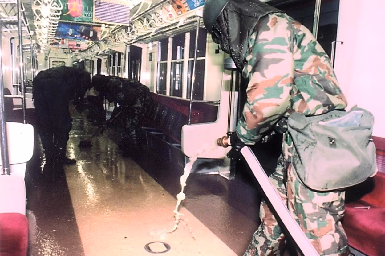 Xử lý hiện trường sau vụ tấn công của Aum. Ảnh: OPCW