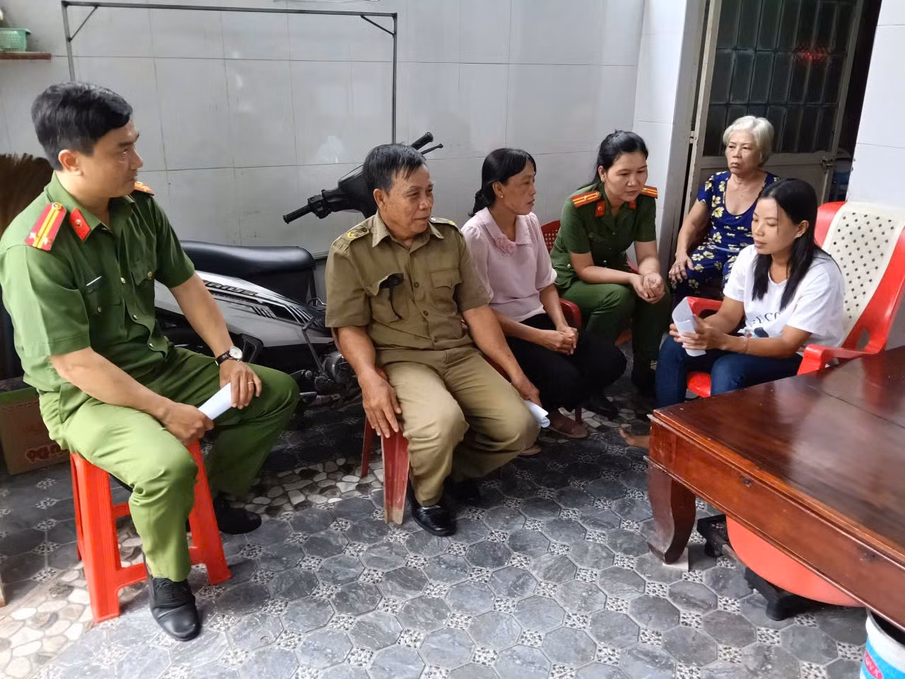 Sự đồng hành của lực lượng công an cơ sở cùng chính quyền địa phương là niềm hi vọng cho những người đã lầm lỡ làm lại cuộc đời