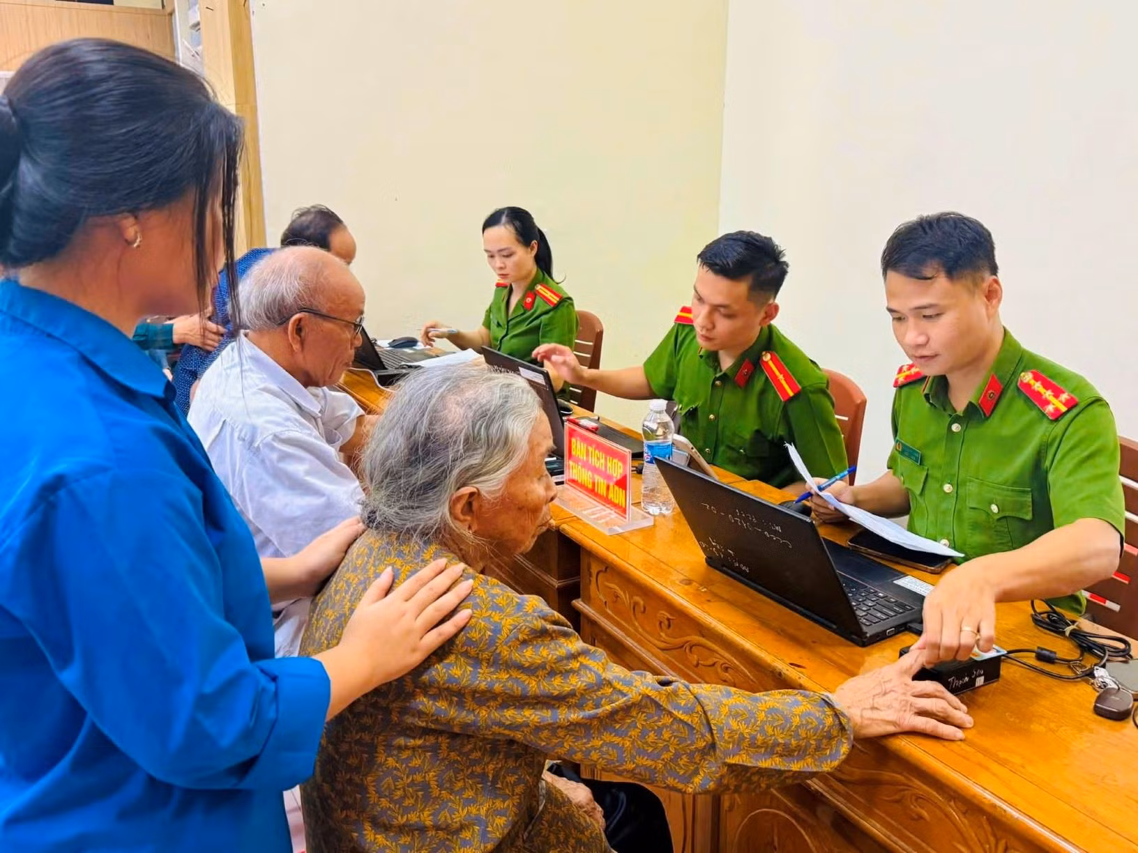 Trong đợt cao điểm, Bộ Công an phấn đấu đạt mục tiêu 70% số thân nhân đủ điều kiện đã được cập nhật trên hệ thống