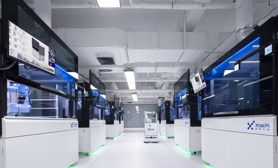 Một phòng thí nghiệm tự động ứng dụng AI tại Trung Quốc Ảnh: Xinhua