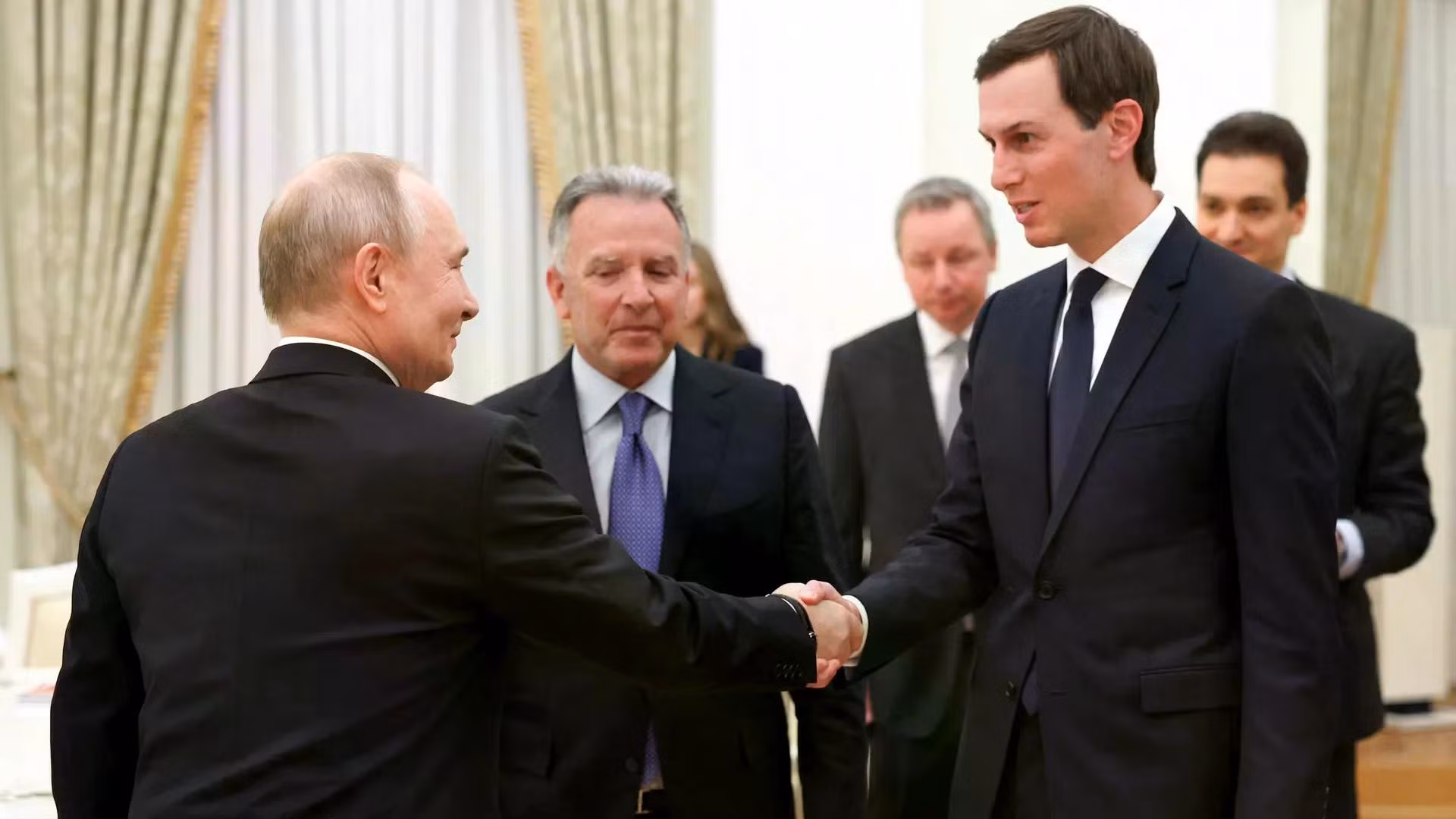 Đặc phái viên Jared Kushner - con rể của Tổng thống Mỹ Donald Trump - tại một cuộc gặp gần đây với Tổng thống Nga Vladimir Putin. Ảnh: RIA Novosti
