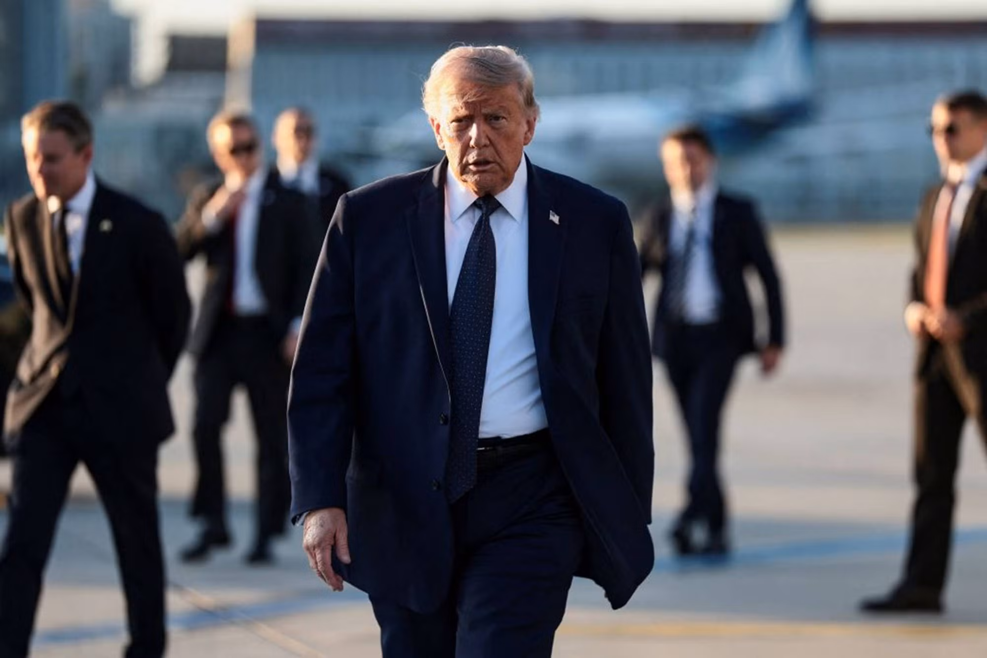 Tổng thống Mỹ Donald Trump đến sân bay Paris Orly ở Orly, Pháp, ngày 17/6. Ảnh: Evelyn Hockstein/Reuters