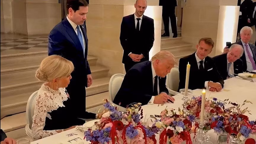 Tổng thống Mỹ Donald Trump ký thỏa thuận chấm dứt chiến tranh với Iran.