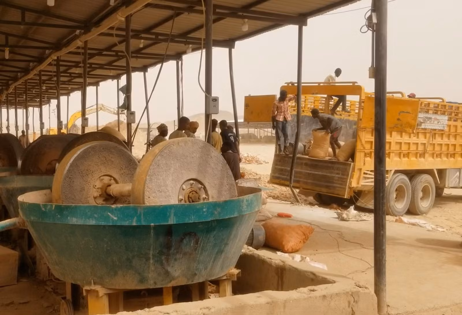 Xưởng chế biến vàng “dã chiến” ở Abu Hamed, Sudan